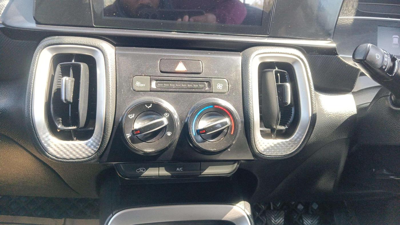 2022 KIA SONET HTK 1.2, Petrol, Manual, 40,945 km, Air Conditioner