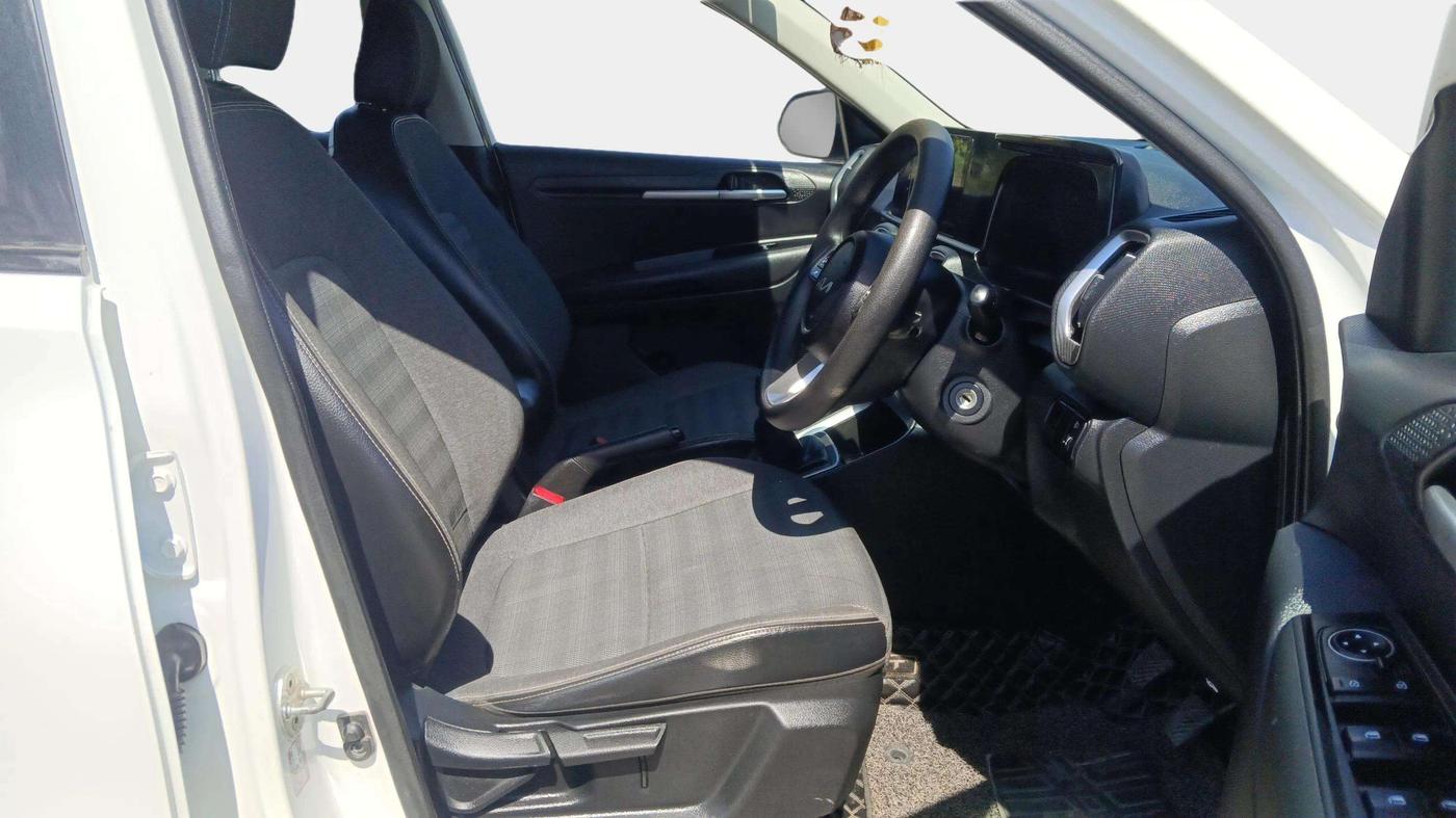 2022 KIA SONET HTK 1.2, Petrol, Manual, 40,945 km, Right Side Front Door Cabin