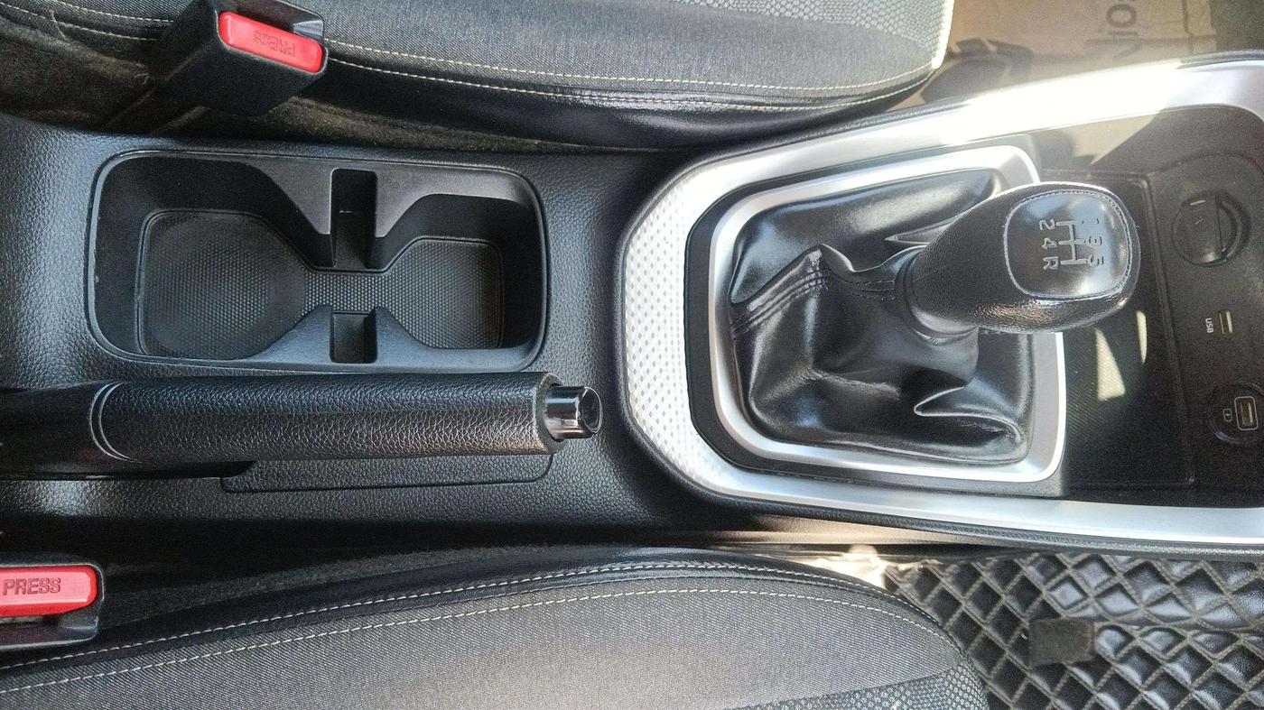 2022 KIA SONET HTK 1.2, Petrol, Manual, 40,945 km, Gear Lever