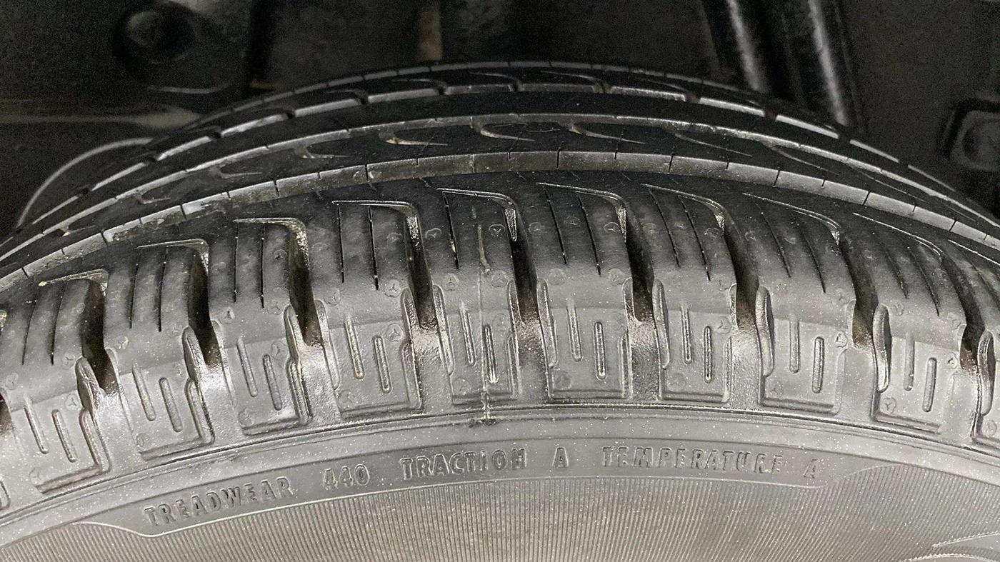 2017 Renault Duster RXL PETROL, Petrol, Manual, 36,846 km, Right Rear Tyre Tread