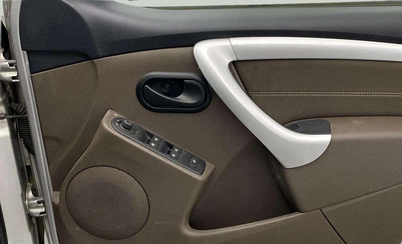 2017 Renault Duster RXL PETROL, Petrol, Manual, 36,846 km, Driver Side Door Panels Control
