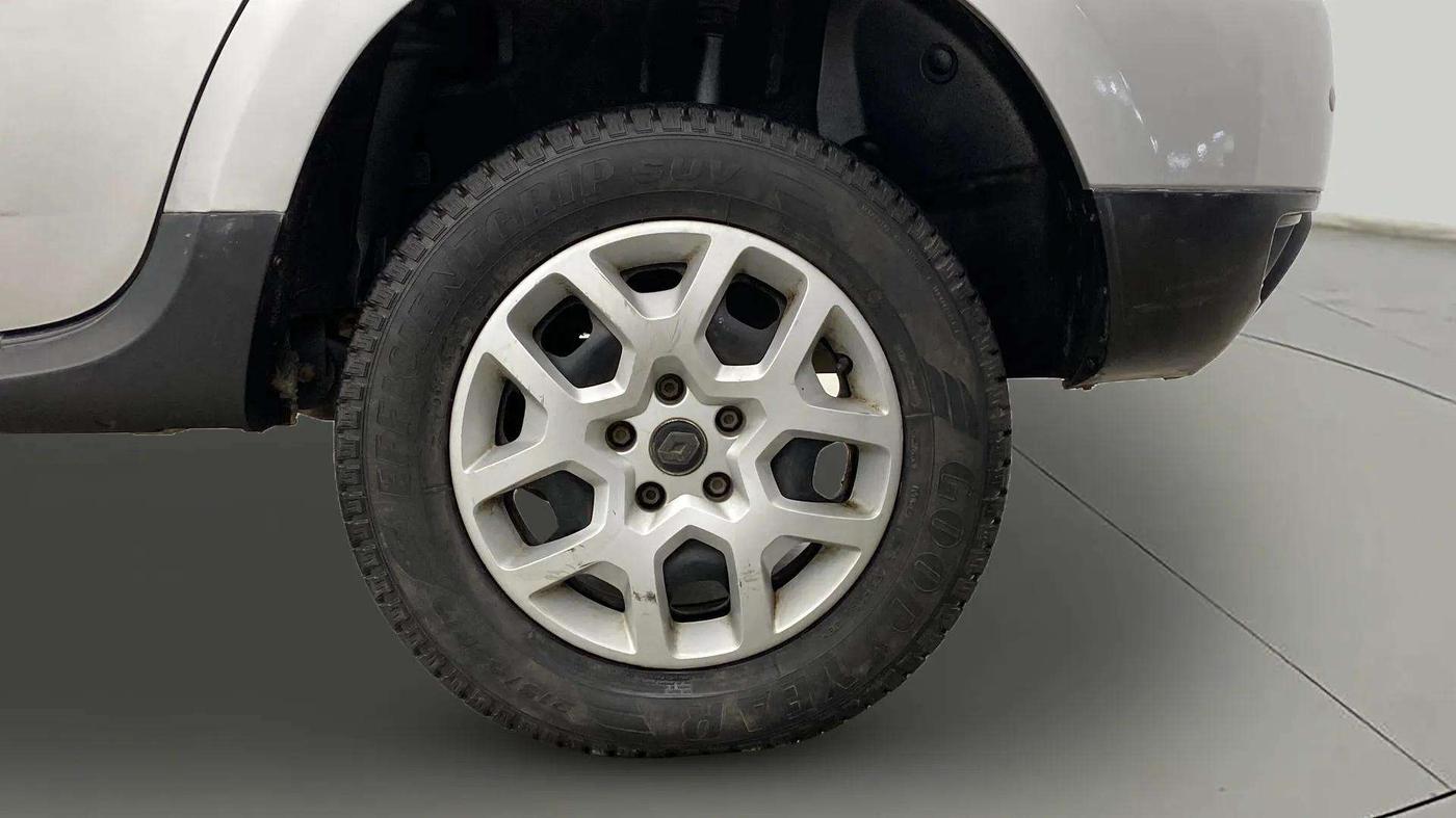 2017 Renault Duster RXL PETROL, Petrol, Manual, 36,846 km, Left Rear Wheel