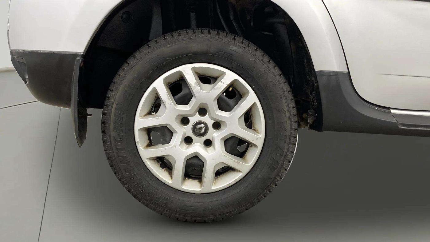 2017 Renault Duster RXL PETROL, Petrol, Manual, 36,846 km, Right Rear Wheel