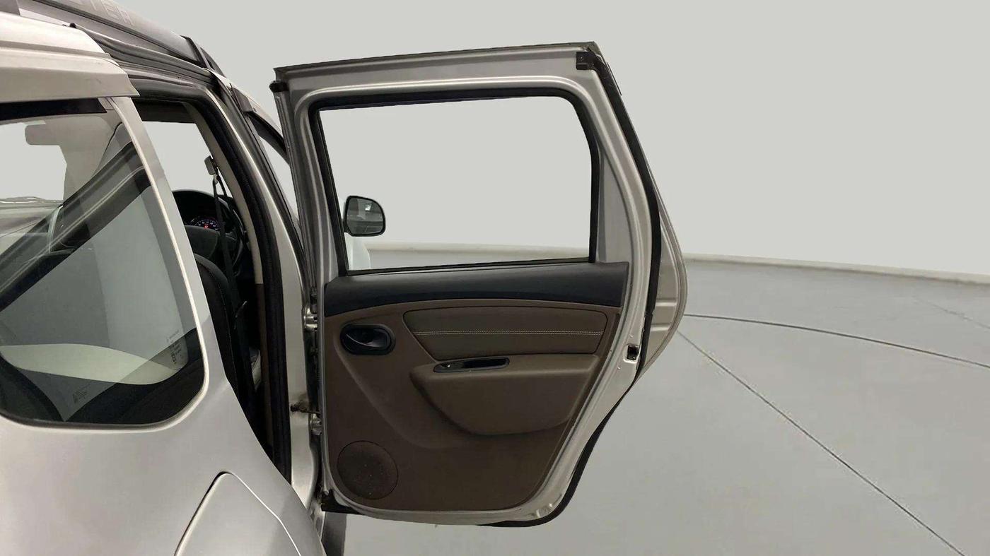2017 Renault Duster RXL PETROL, Petrol, Manual, 36,846 km, RHS Rear Door