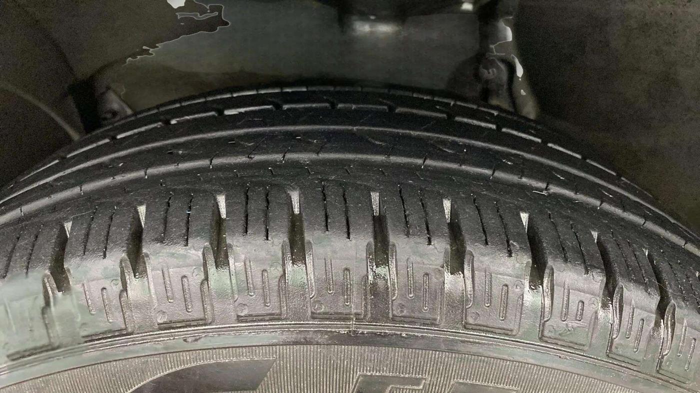 2017 Renault Duster RXL PETROL, Petrol, Manual, 36,846 km, Left Front Tyre Tread