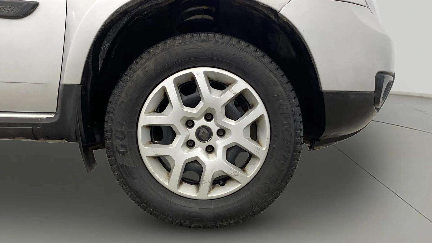 2017 Renault Duster RXL PETROL, Petrol, Manual, 36,846 km, Right Front Wheel