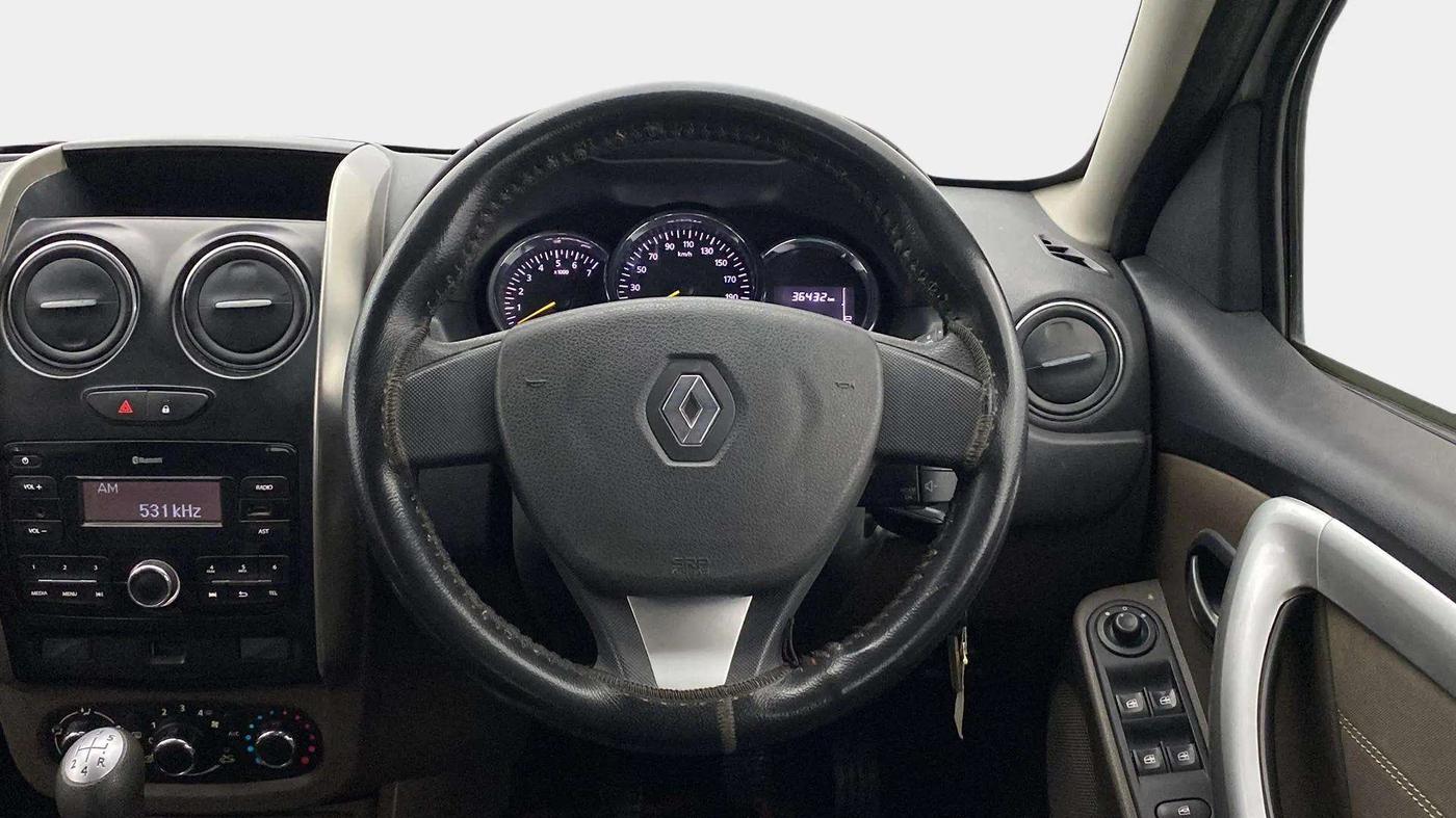 2017 Renault Duster RXL PETROL, Petrol, Manual, 36,846 km, Steering Wheel Close Up