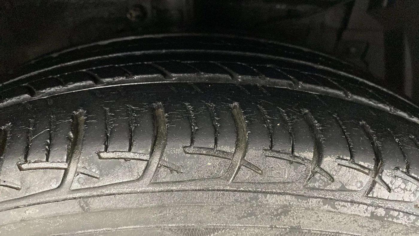 2017 Maruti Ertiga VXI ABS, Petrol, Manual, 33,417 km, Right Front Tyre Tread