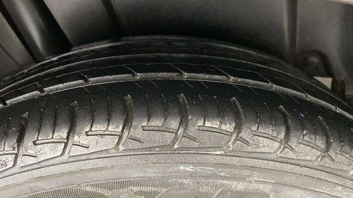 2017 Maruti Ertiga VXI ABS, Petrol, Manual, 33,417 km, Right Rear Tyre Tread
