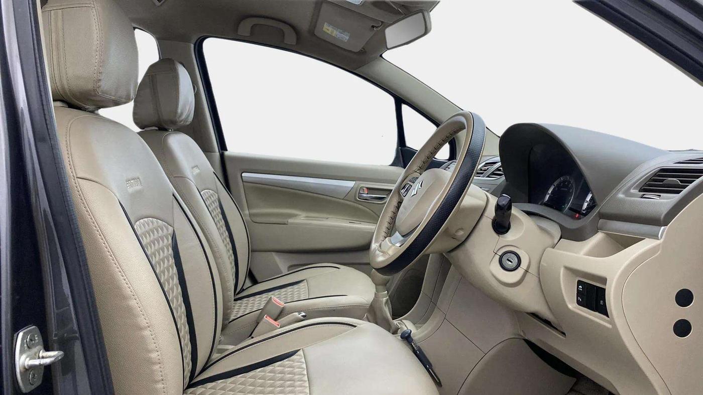 2017 Maruti Ertiga VXI ABS, Petrol, Manual, 33,417 km, Right Side Front Door Cabin