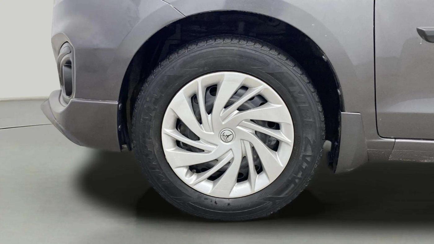 2017 Maruti Ertiga VXI ABS, Petrol, Manual, 33,417 km, Left Front Wheel