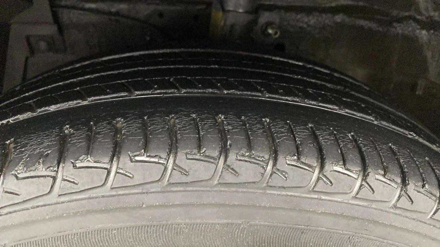 2017 Maruti Ertiga VXI ABS, Petrol, Manual, 33,417 km, Left Front Tyre Tread