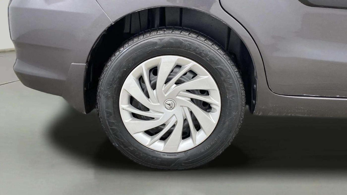 2017 Maruti Ertiga VXI ABS, Petrol, Manual, 33,417 km, Right Rear Wheel