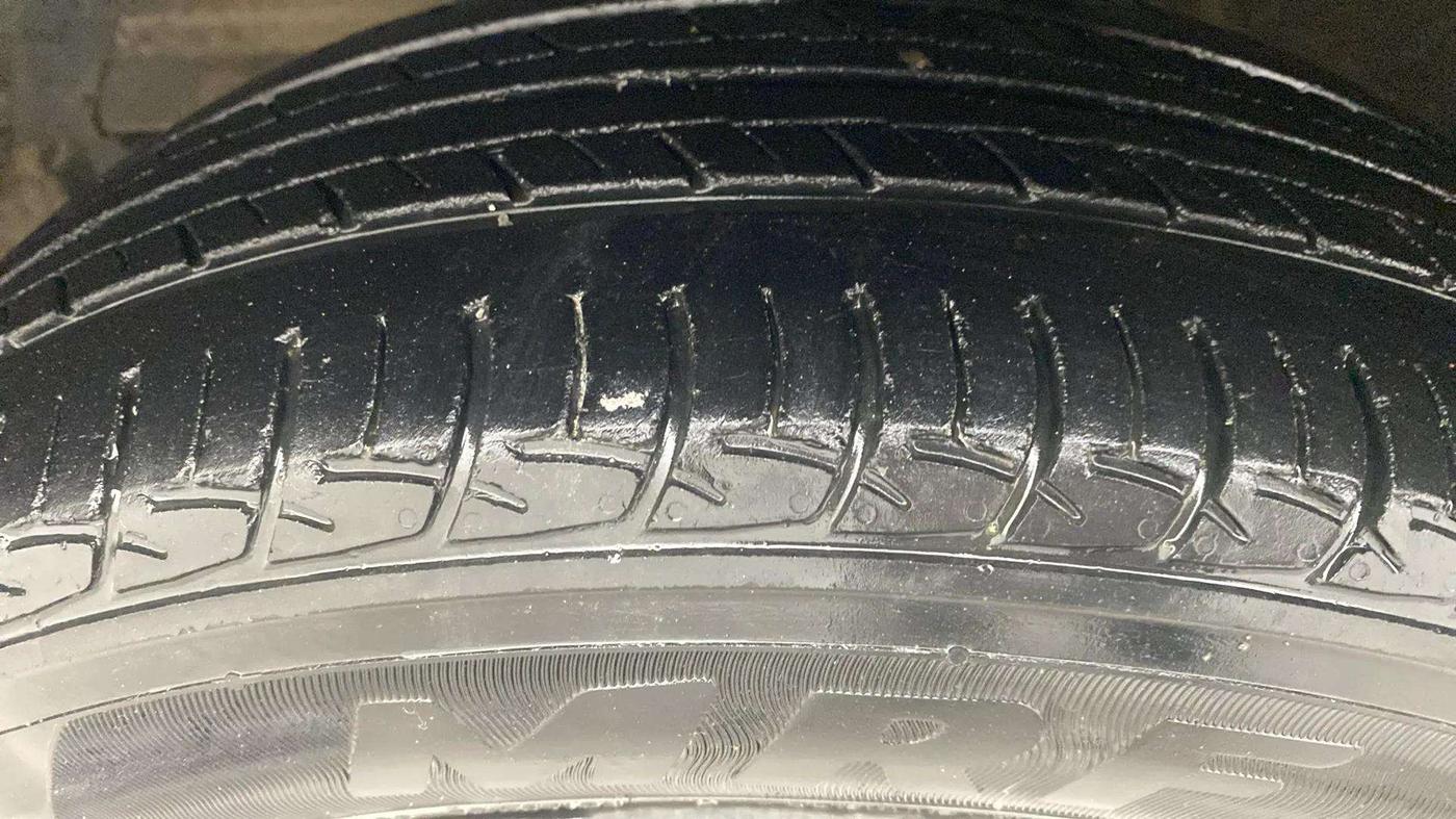2017 Maruti Baleno DELTA PETROL 1.2, Petrol, Manual, 46,093 km, Left Front Tyre Tread