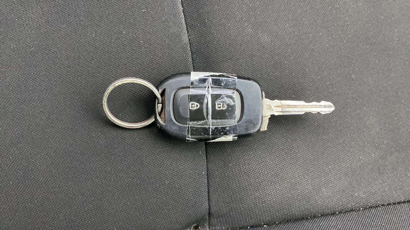 2022 Renault TRIBER RXL MT, Petrol, Manual, 35,107 km, Key Close Up