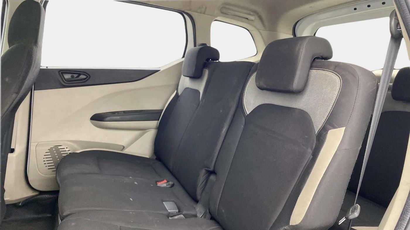 2022 Renault TRIBER RXL MT, Petrol, Manual, 35,107 km, Right Side Rear Door Cabin