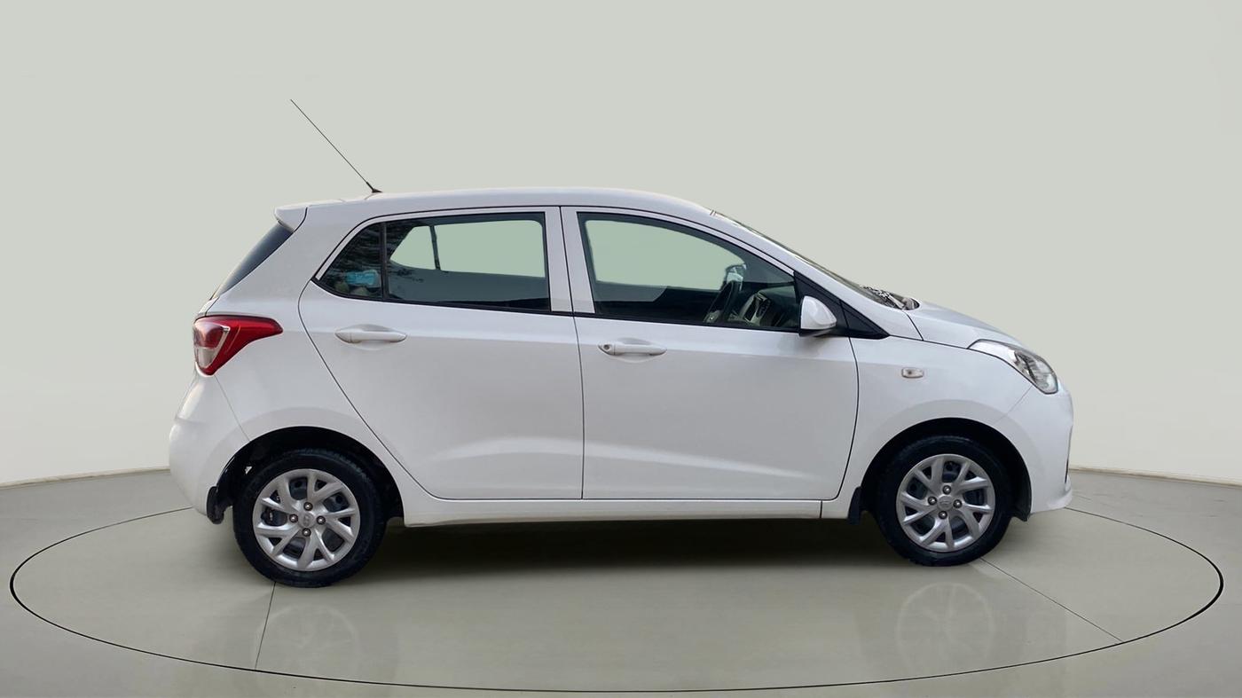 2017 Hyundai Grand i10 MAGNA AT 1.2 KAPPA VTVT, Petrol, Automatic, 16,764 km, Right Side View