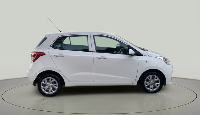 2017 Hyundai Grand i10 MAGNA AT 1.2 KAPPA VTVT, Petrol, Automatic, 16,760 km, Right Side View