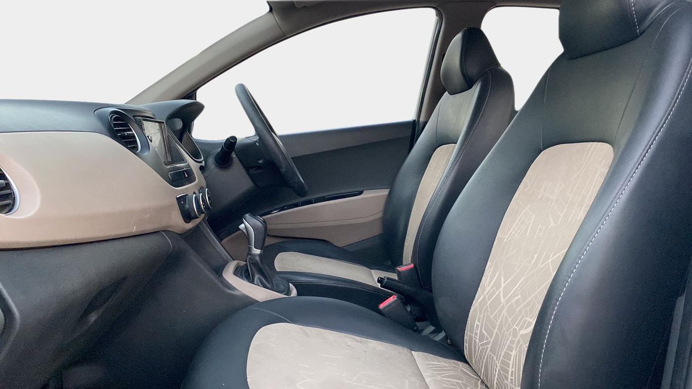 2017 Hyundai Grand i10 MAGNA AT 1.2 KAPPA VTVT, Petrol, Automatic, 16,764 km, Right Side Front Door Cabin