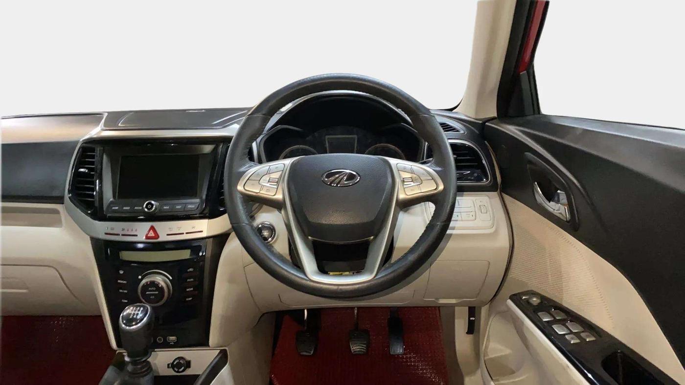 2020 Mahindra XUV300 W8 (O) 1.5 DIESEL, Diesel, Manual, 40,185 km, Steering Wheel Close Up