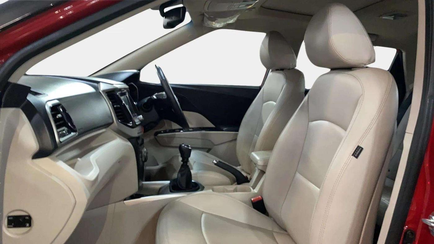 2020 Mahindra XUV300 W8 (O) 1.5 DIESEL, Diesel, Manual, 40,185 km, Right Side Front Door Cabin