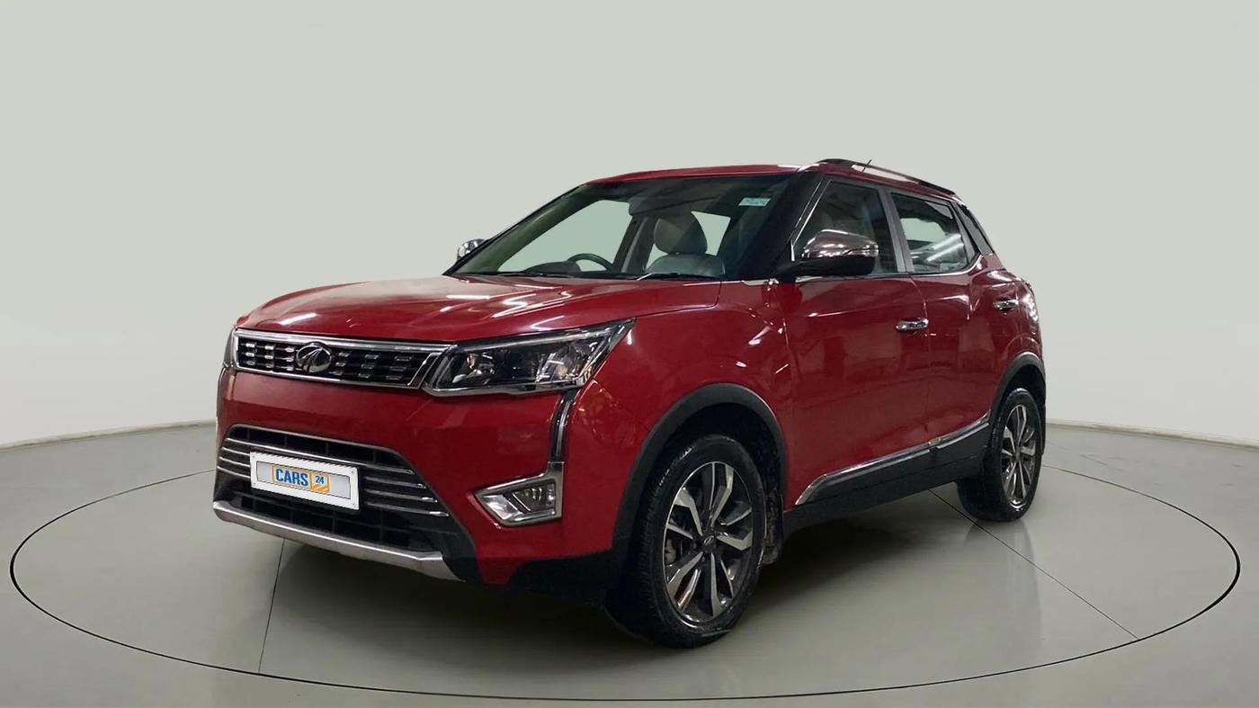2020 Mahindra XUV300 W8 (O) 1.5 DIESEL, Diesel, Manual, 40,185 km, Left Front Diagonal