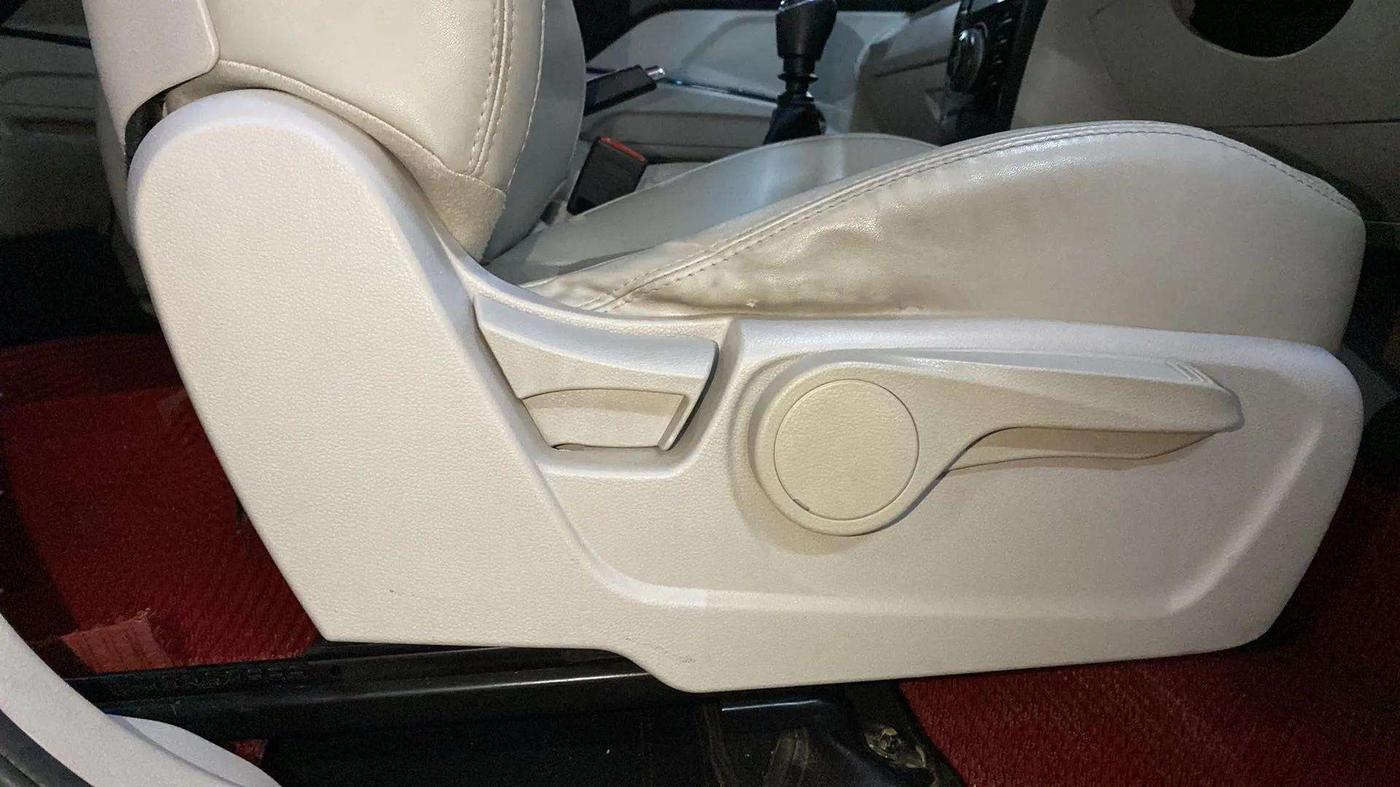 2020 Mahindra XUV300 W8 (O) 1.5 DIESEL, Diesel, Manual, 40,185 km, Driver Side Adjustment Panel