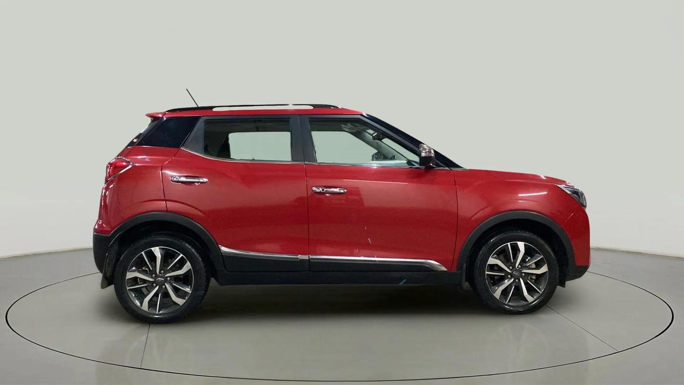 2020 Mahindra XUV300 W8 (O) 1.5 DIESEL, Diesel, Manual, 40,185 km, Right Side View