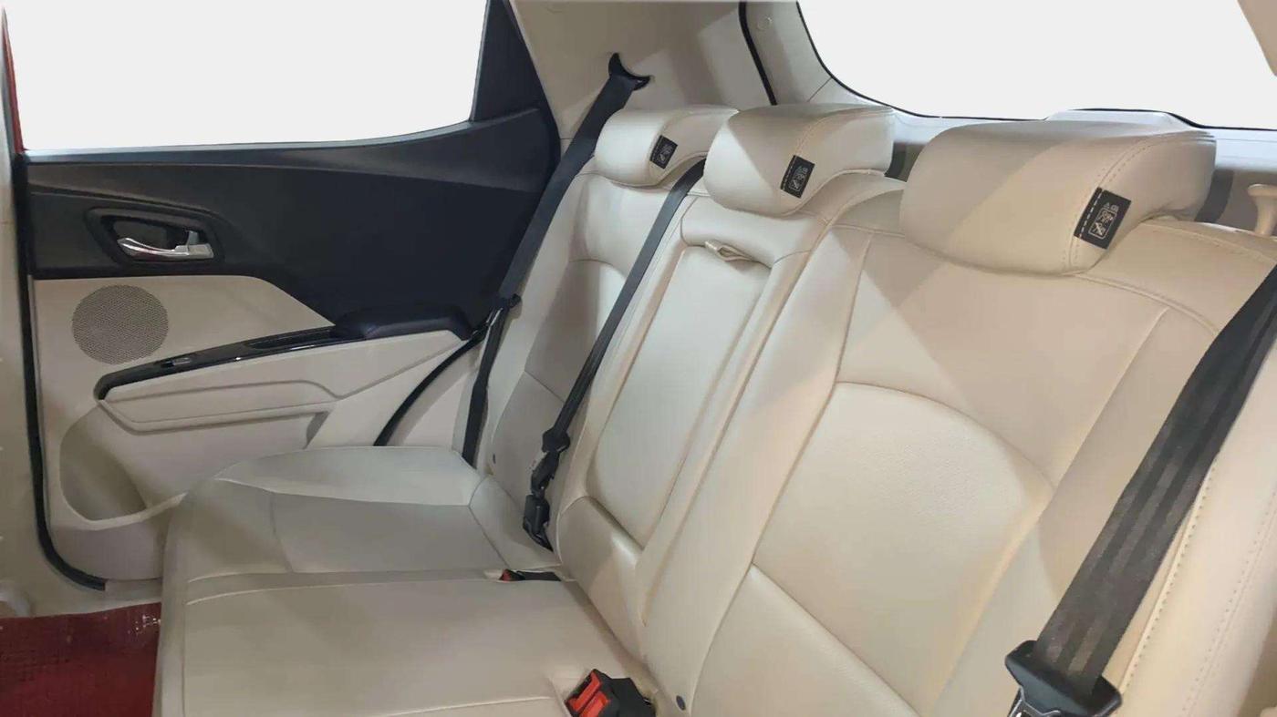 2020 Mahindra XUV300 W8 (O) 1.5 DIESEL, Diesel, Manual, 40,185 km, Right Side Rear Door Cabin