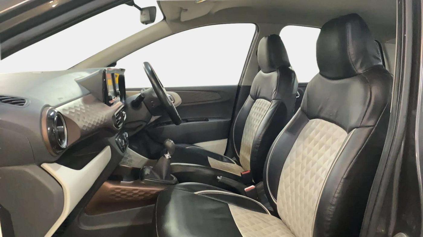 2021 Hyundai AURA SX 1.2, Petrol, Manual, 26,623 km, Right Side Front Door Cabin