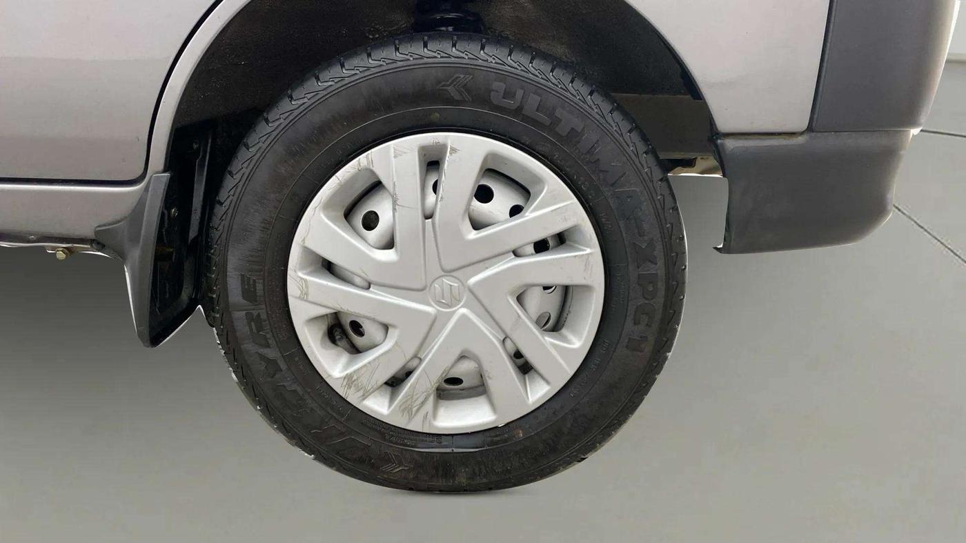 2023 Maruti Eeco 7 STR STD 1.2, Petrol, Manual, 22,147 km, Right Front Wheel
