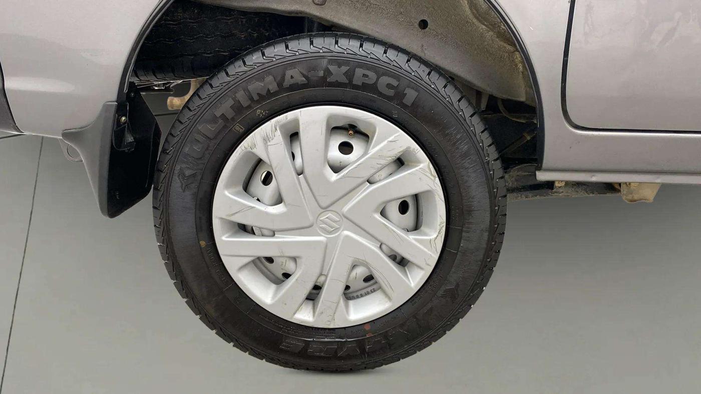 2023 Maruti Eeco 7 STR STD 1.2, Petrol, Manual, 22,147 km, Right Rear Wheel