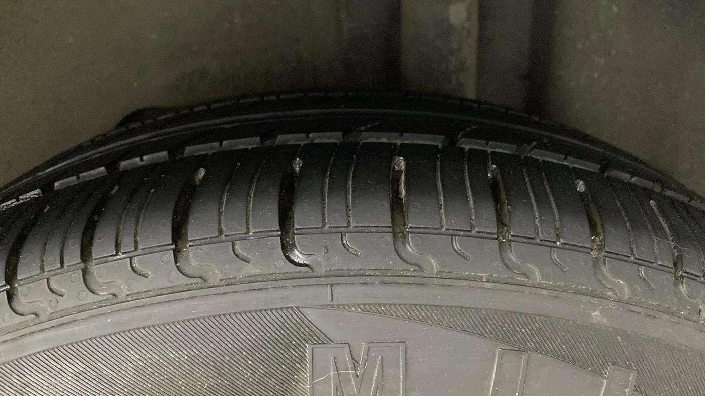 2018 Ford FREESTYLE TITANIUM 1.2 PETROL, Petrol, Manual, 26,842 km, Left Rear Tyre Tread