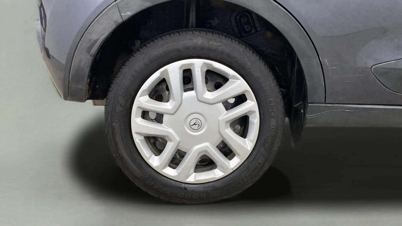 2019 Tata NEXON XM PETROL, CNG, Manual, 60,312 km, Right Rear Wheel