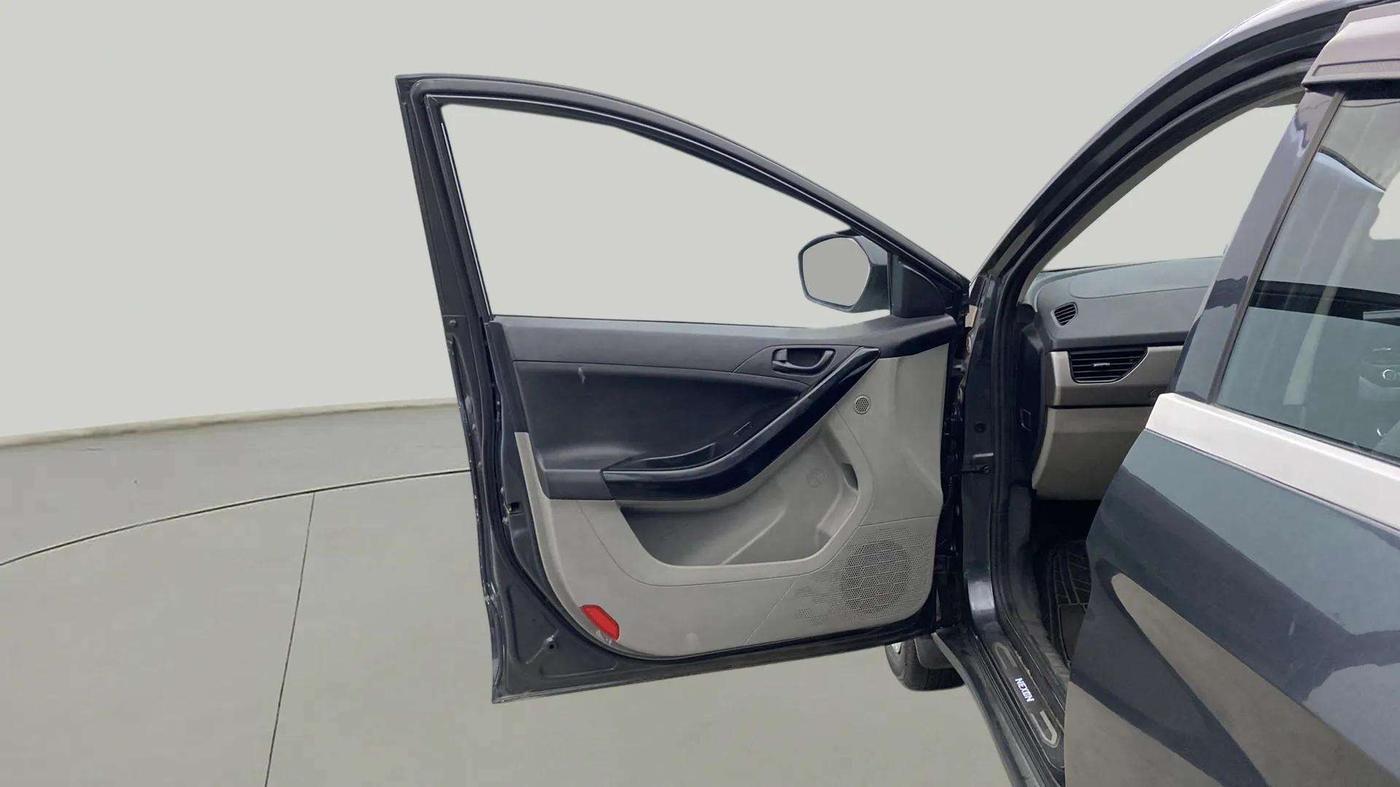 2019 Tata NEXON XM PETROL, CNG, Manual, 60,312 km, LHS Front Door