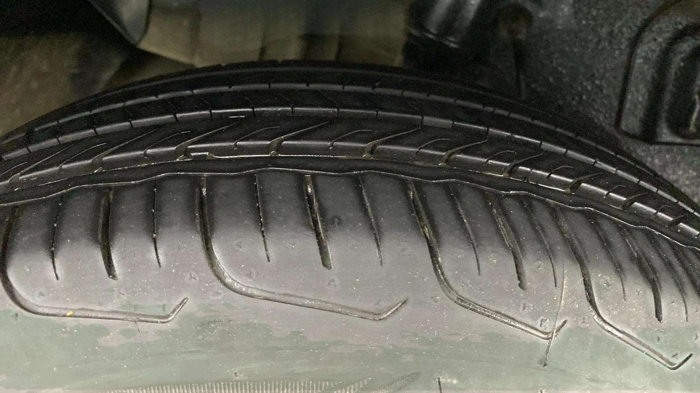 2019 Tata NEXON XM PETROL, CNG, Manual, 60,312 km, Right Rear Tyre Tread