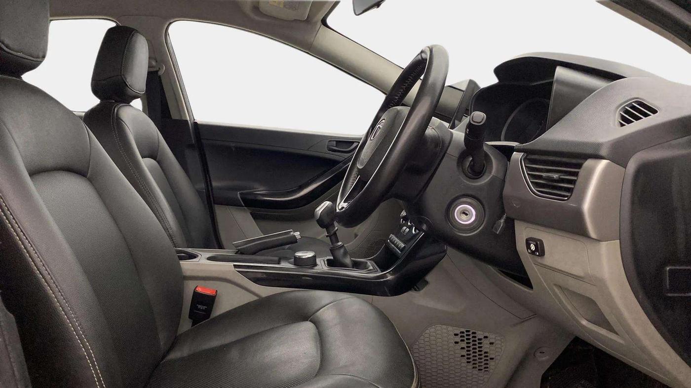 2019 Tata NEXON XM PETROL, CNG, Manual, 60,312 km, Right Side Front Door Cabin