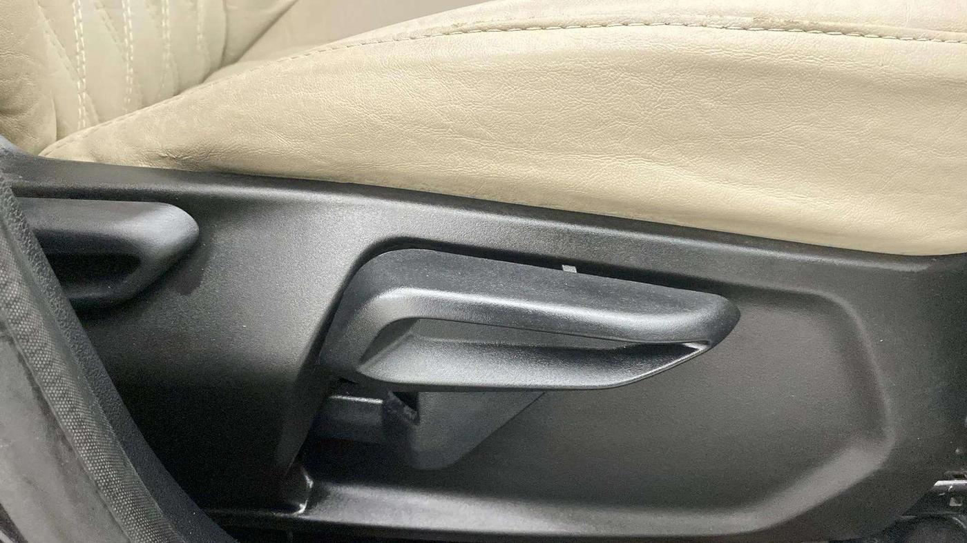 2022 Tata Tiago XZ PLUS CNG, CNG, Manual, 52,907 km, Driver Side Adjustment Panel