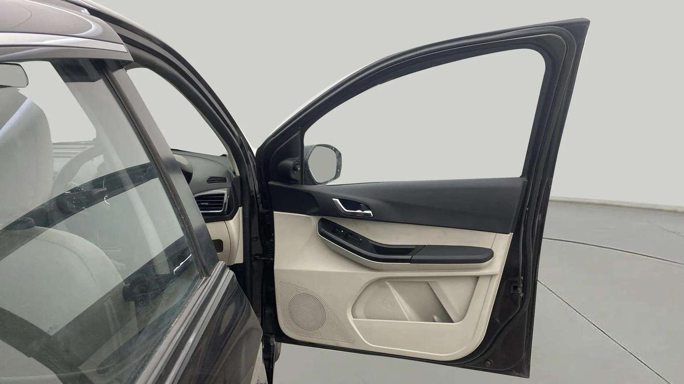 2022 Tata Tiago XZ PLUS CNG, CNG, Manual, 52,907 km, RHS Front Door