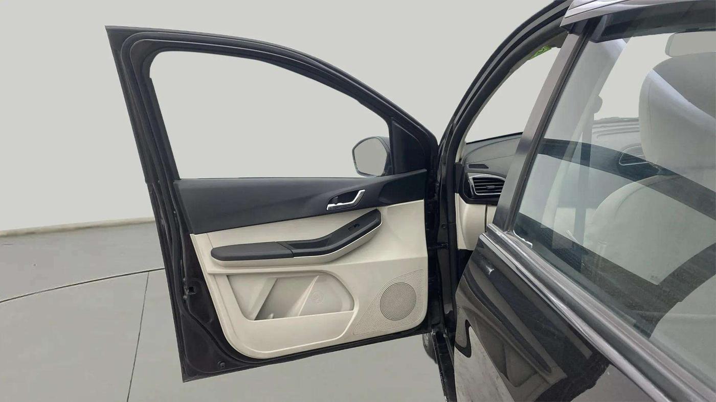 2022 Tata Tiago XZ PLUS CNG, CNG, Manual, 52,907 km, LHS Front Door