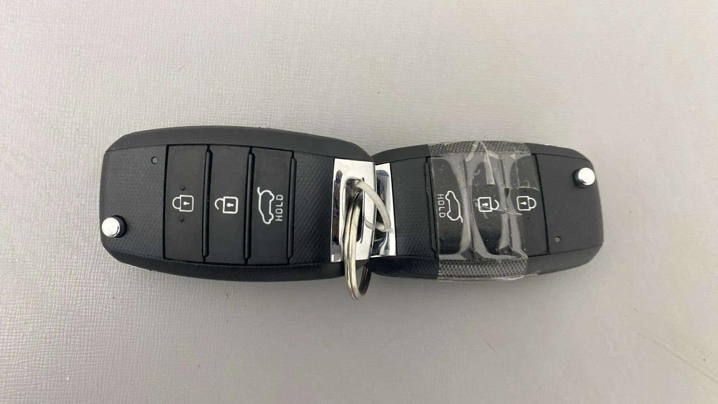 2023 KIA SONET HTK PLUS 1.2, Petrol, Manual, 5,757 km, Key Close Up