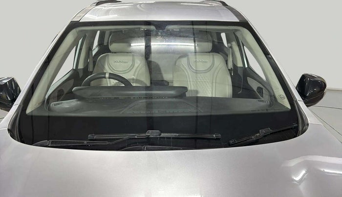 2022 Mahindra XUV700 AX 3 P AT 5 STR, Petrol, Automatic, 21,703 km, Front Windshield