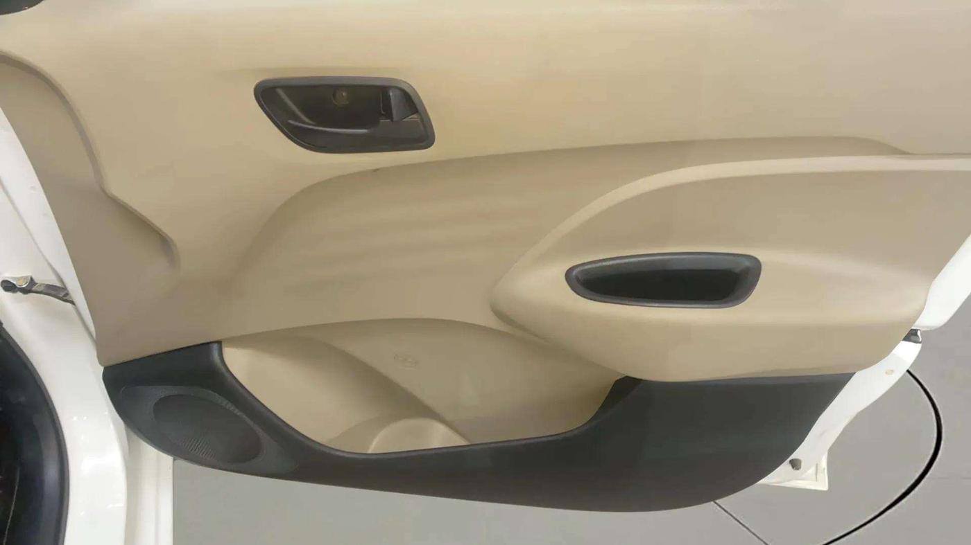 2020 Hyundai NEW SANTRO ERA EXECUTIVE, Petrol, Manual, 29,416 km, Driver Side Door Panels Control