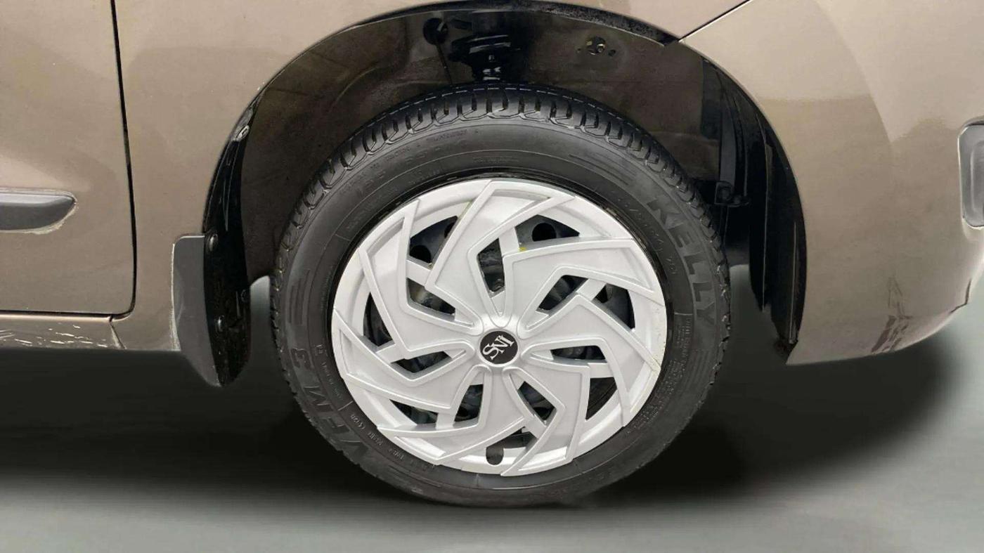 2017 Maruti Wagon R 1.0 VXI AMT, Petrol, Automatic, 53,092 km, Right Front Wheel