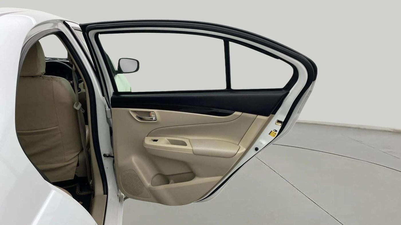 2018 Maruti Ciaz ZETA 1.4  MT PETROL, Petrol, Manual, 1,00,300 km, RHS Rear Door