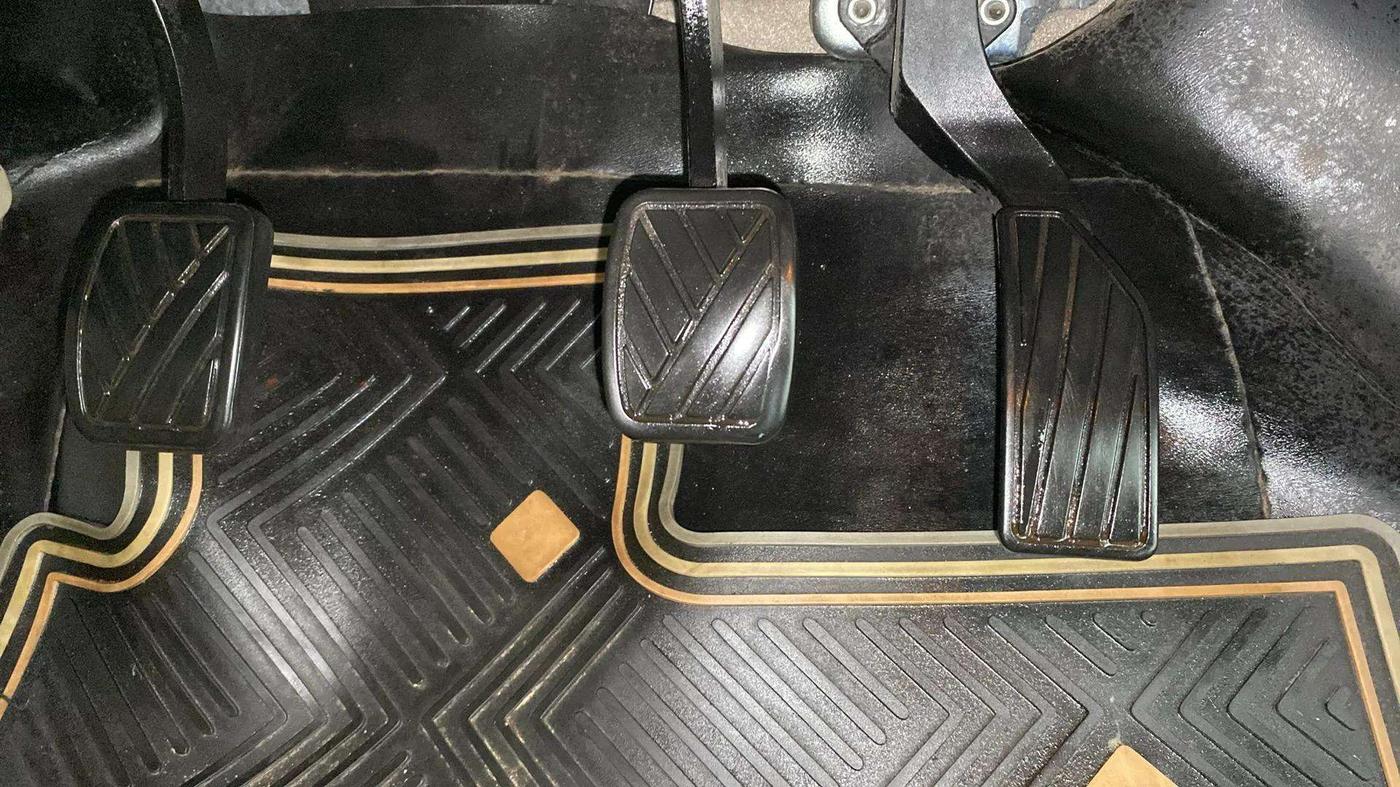 2018 Maruti Ciaz ZETA 1.4  MT PETROL, Petrol, Manual, 1,00,300 km, Pedals