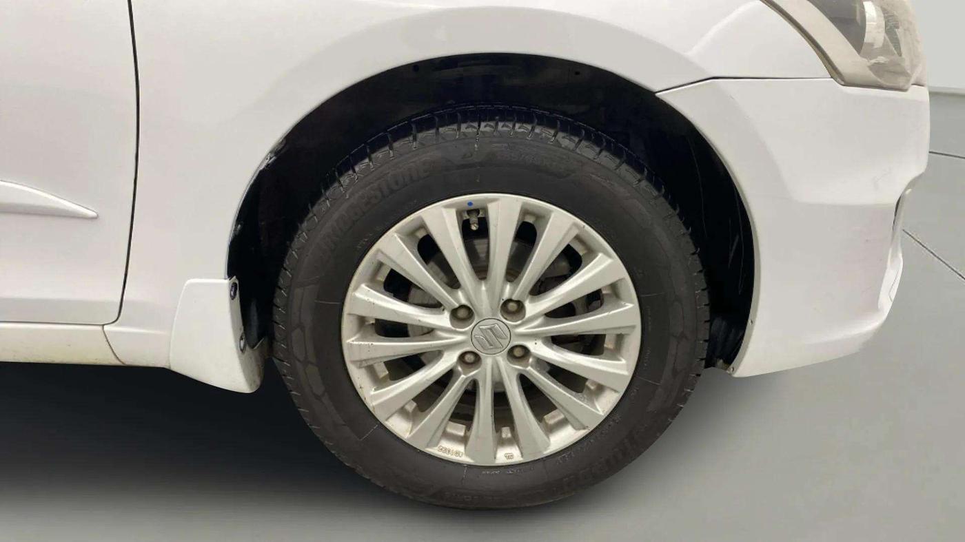 2018 Maruti Ciaz ZETA 1.4  MT PETROL, Petrol, Manual, 1,00,300 km, Right Front Wheel