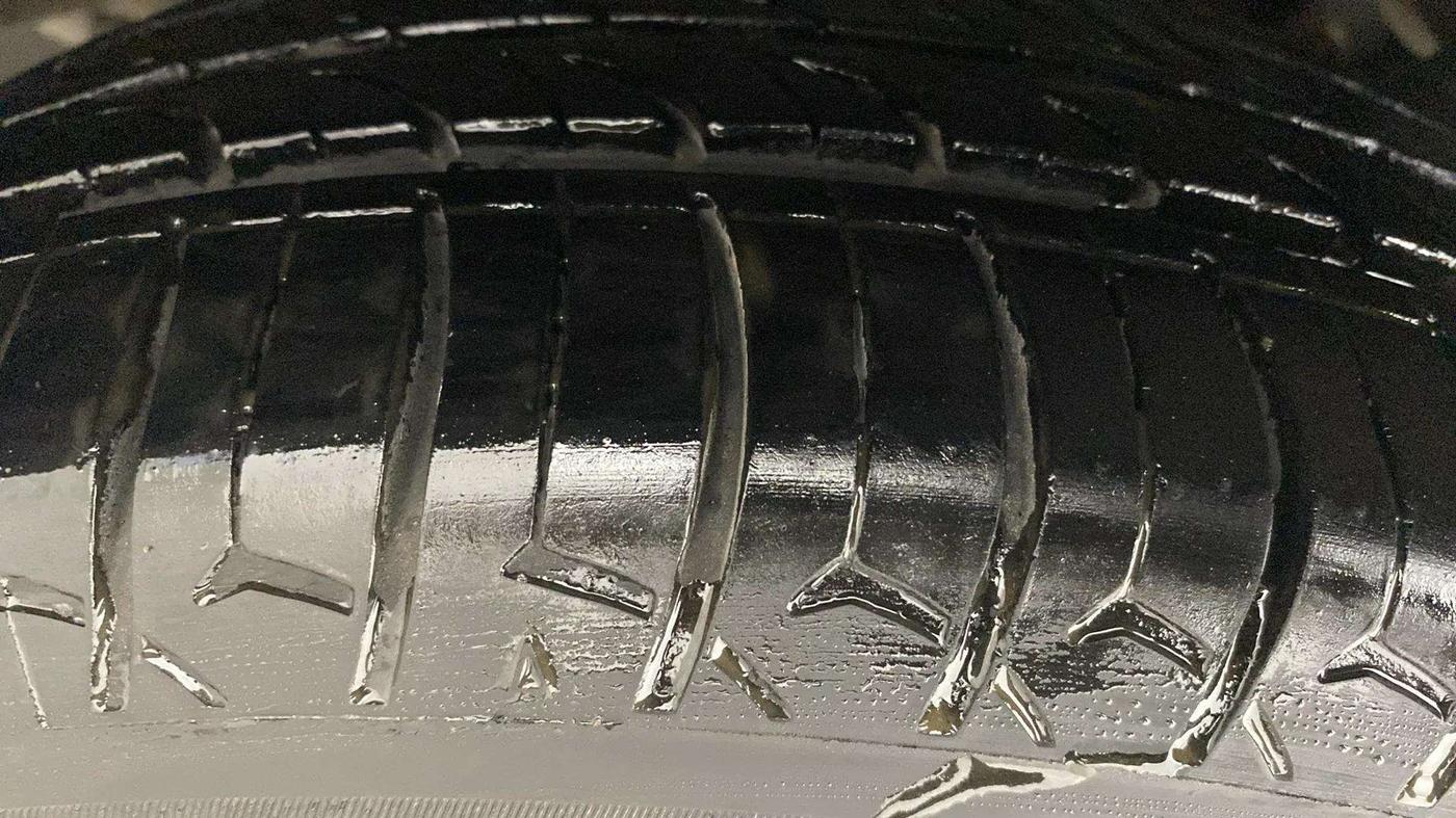 2018 Maruti Ciaz ZETA 1.4  MT PETROL, Petrol, Manual, 1,00,300 km, Left Rear Tyre Tread