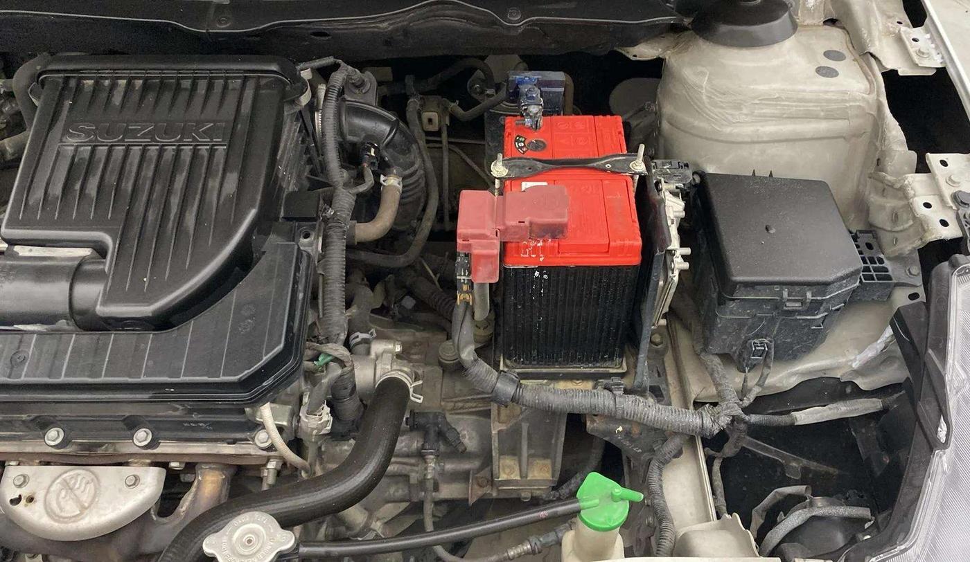 2018 Maruti Ciaz ZETA 1.4  MT PETROL, Petrol, Manual, 1,00,300 km, Engine View - Left