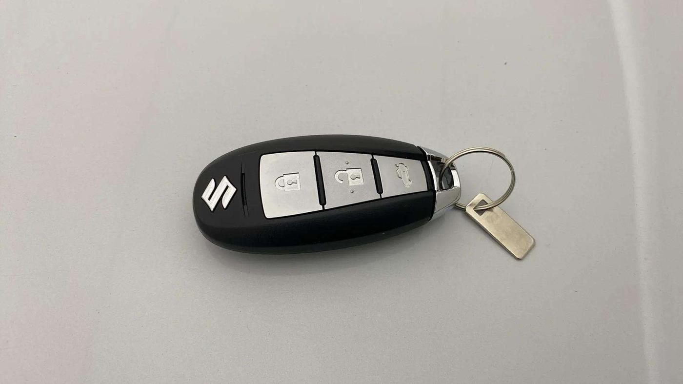 2018 Maruti Ciaz ZETA 1.4  MT PETROL, Petrol, Manual, 1,00,300 km, Key Close Up